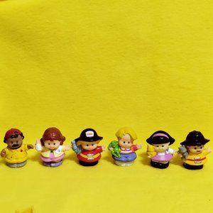 2000 Fisher Price Six Figures Little People Lot